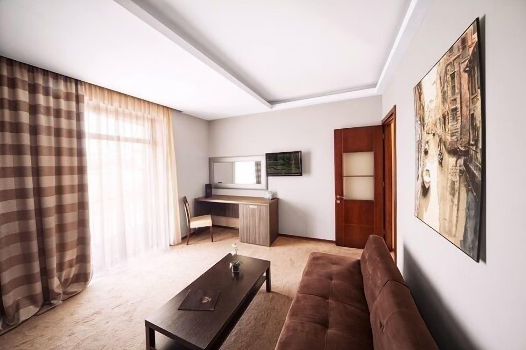 Cruise Hotel Tbilisi Ngoại thất bức ảnh