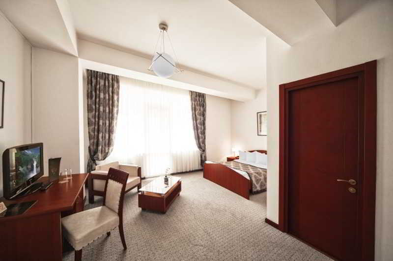 Cruise Hotel Tbilisi Ngoại thất bức ảnh